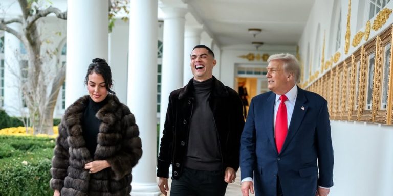 جورجينا رودريغيز أعادت إحياء فستان أيقوني في البيت الأبيض.. أناقة مع لمسة من الجرأة!