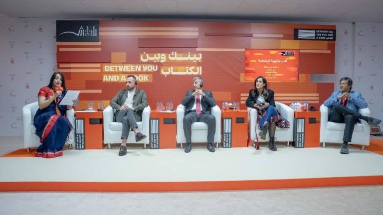 روائيون وأكاديميون: الأدب هويتنا في زمن العولمة