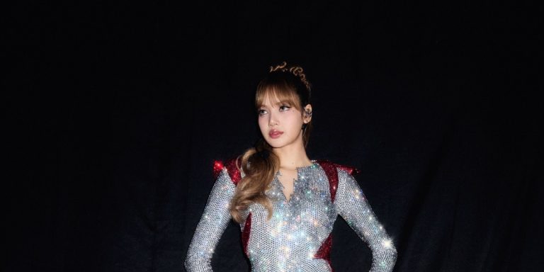 ليسا نجمة مهرجان Fortnite 2025 وهذه جولتنا على إطلالاتها العصرية التي يمكن أن تناسب أجواء اللعبة