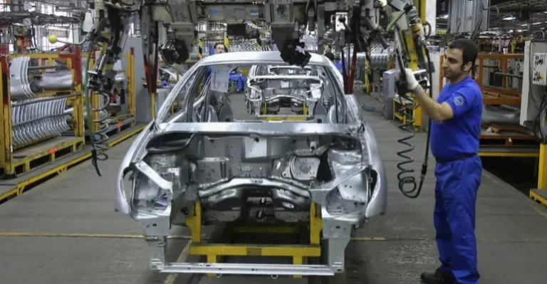 مسؤول إيراني: صناعة السيارات تستنزف مليارات الدولارات وتهدد الاقتصاد مسؤول إيراني: صناعة السيارات تستنزف مليارات الدولارات وتهدد الاقتصاد