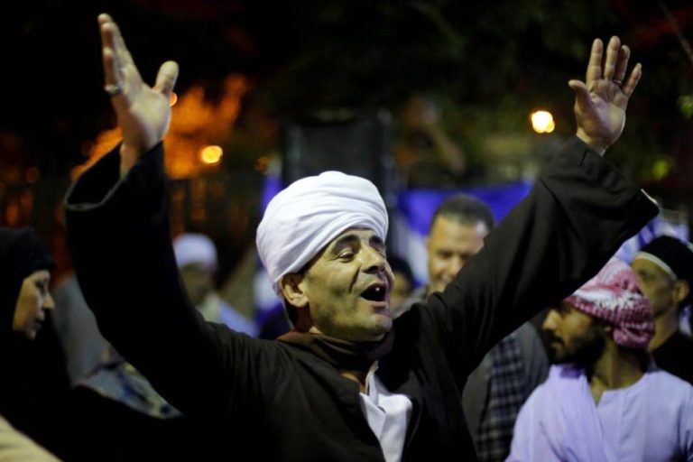 موالد مصر... كرنفالات شعبية في محبة "الأولياء"