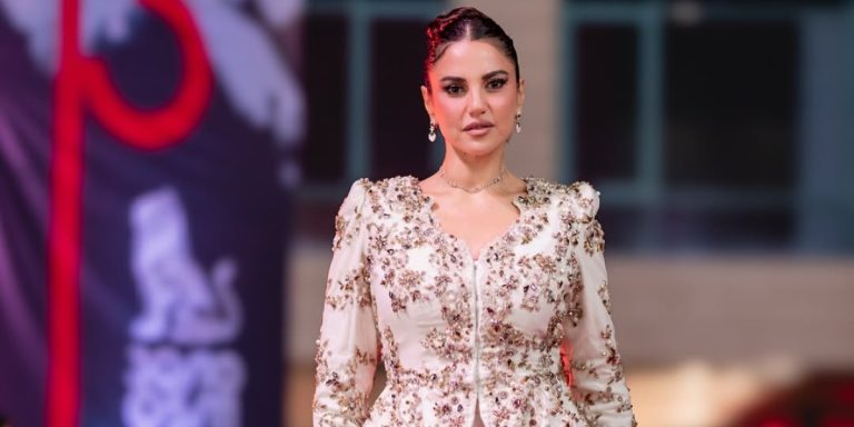 نظرة على إطلالات النجمات على البساط الأحمر في مهرجان وهران 2025.. فخامة الأزياء التراثية تتصدر المشهد