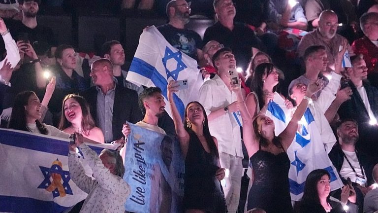 أربع دول تنسحب من مسابقة “يوروفيجن” 2026 بعد السماح لإسرائيل بالمشاركة أربع دول تنسحب من مسابقة "يوروفيجن" 2026 بعد السماح لإسرائيل بالمشاركة