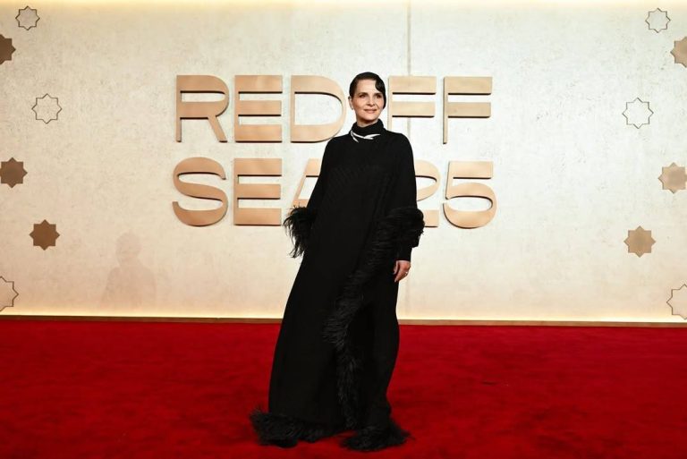 أزياء
الأسود يسيطر على إطلالات النجمات في مهرجان البحر الأحمر السينمائي
09 كانون الأول 2025 أزياء
الأسود يسيطر على إطلالات النجمات في مهرجان البحر الأحمر السينمائي
09 كانون الأول 2025