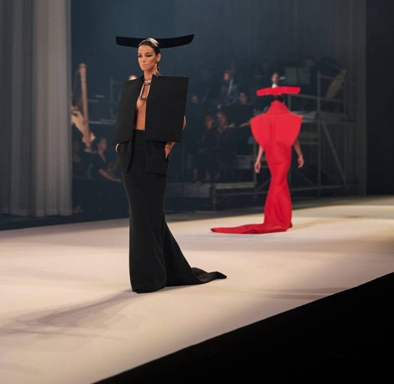 أزياء
الأطقم الأنيقة المستوحاة من البدلات الذكورية… نجمة منصّات الخريف والشتاء وإطلالات الأعياد
02 كانون الأول 2025 أزياء
الأطقم الأنيقة المستوحاة من البدلات الذكورية… نجمة منصّات الخريف والشتاء وإطلالات الأعياد
02 كانون الأول 2025