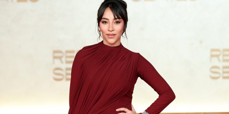 أناقة وقورة بطابع عصري.. لمحات من أناقة نجمات السعودية على السجادة الحمراء في افتتاح مهرجان البحر الأحمر 2025 أناقة وقورة بطابع عصري.. لمحات من أناقة نجمات السعودية على السجادة الحمراء في افتتاح مهرجان البحر الأحمر 2025