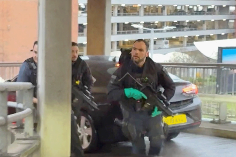 إصابات في اعتداء برذاذ الفلفل في مطار هيثرو بلندن | أخبار إصابات في اعتداء برذاذ الفلفل في مطار هيثرو بلندن | أخبار