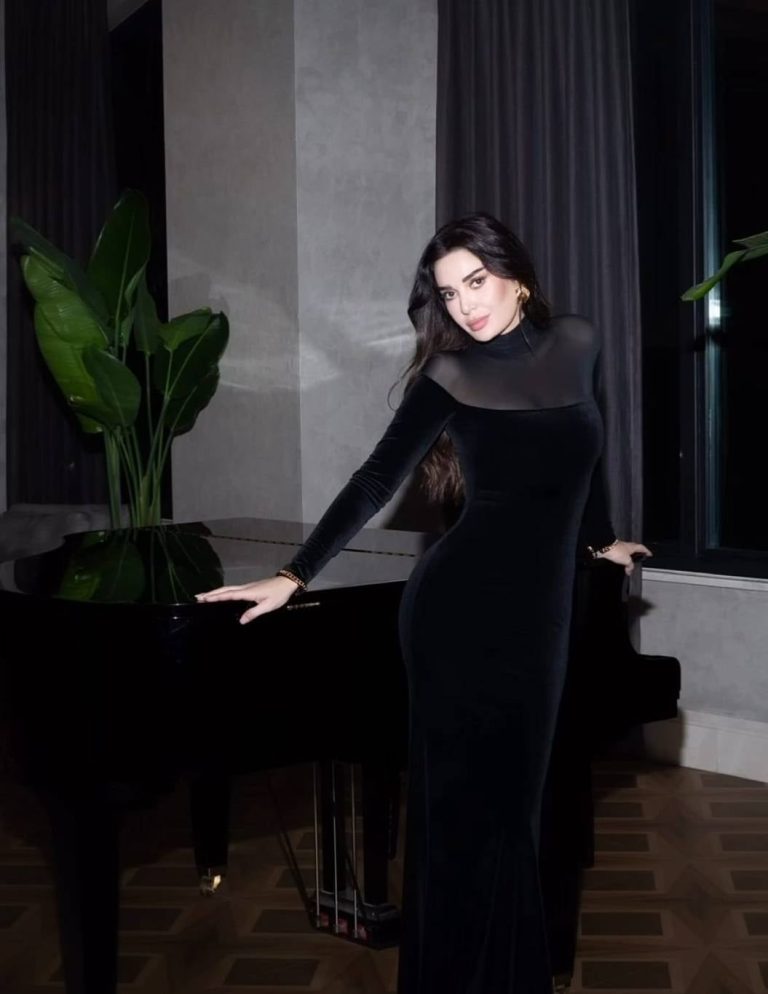 إطلالات النجوم
سيرين عبد النور ساحرة بالمخمل الأسود من Elisabetta Franchi
15 كانون الأول 2025 إطلالات النجوم
سيرين عبد النور ساحرة بالمخمل الأسود من Elisabetta Franchi
15 كانون الأول 2025