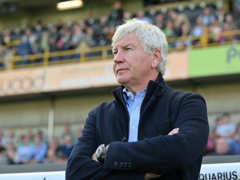 إيتو يقيل مدرب الكاميرون قبل “الكان” وسط خلافات مع وزارة الرياضة | رياضة إيتو يقيل مدرب الكاميرون قبل "الكان" وسط خلافات مع وزارة الرياضة | رياضة