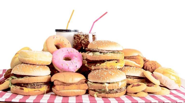 الأطعمة غير الصحية.. عواقب مضرة للجسد والنفس