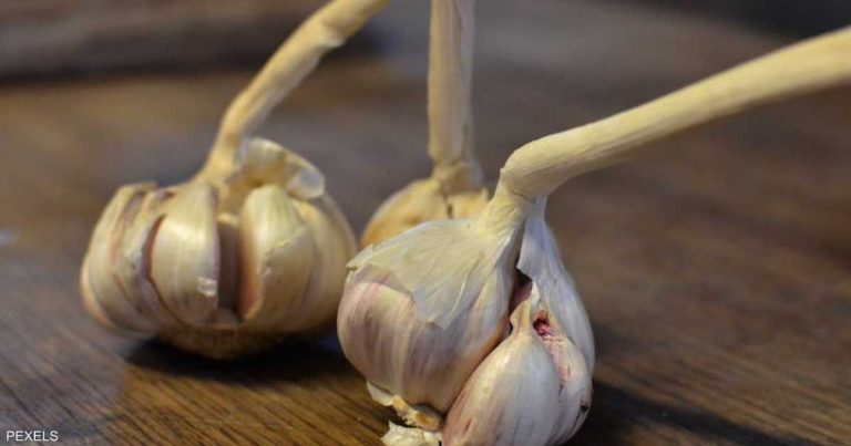 التهابات وأمراض مزمنة.. يشفيها الثوم طبيعيا التهابات وأمراض مزمنة.. يشفيها الثوم طبيعيا