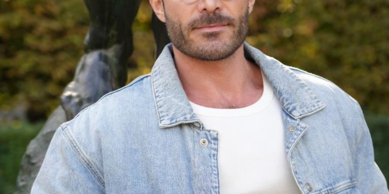 المصمم دانيال عيسى لـ”هي”: تحمل تصاميمي قدراً من الهدوء والمينيمالية والخيال… والاستدامة جزء من فلسفة التصميم نفسها المصمم دانيال عيسى لـ"هي": تحمل تصاميمي قدراً من الهدوء والمينيمالية والخيال... والاستدامة جزء من فلسفة التصميم نفسها