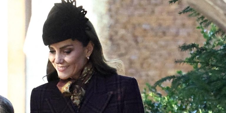 المعطف الشتوي الراقي الصيحة المفضلة لـ كيت ميدلتون للاحتفال بنهاية العام.. شاهدوا أجمل إطلالاتها بتلك القطعة
