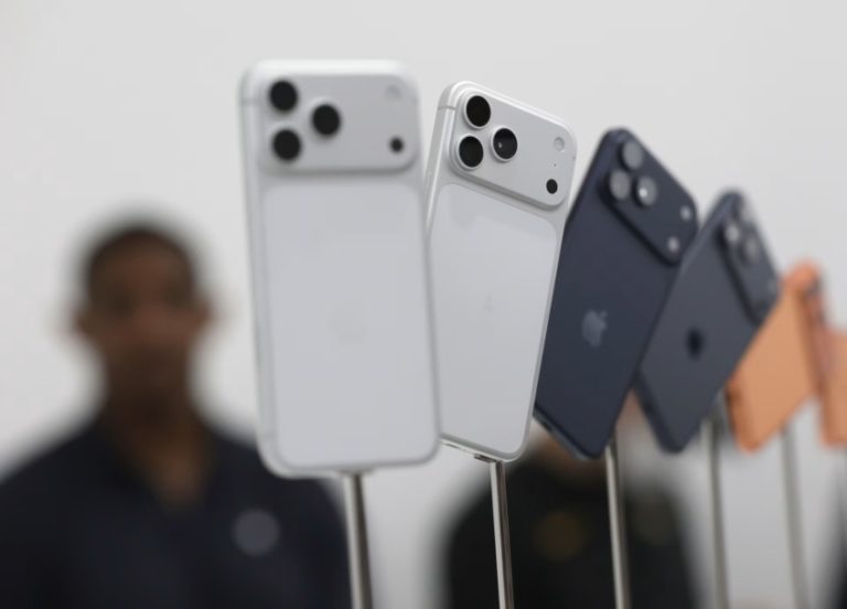 بمبيعات قياسية.. آيفون 17 يشعل سوق الهواتف عالمياً » وكالة بغداد اليوم الاخبارية بمبيعات قياسية.. آيفون 17 يشعل سوق الهواتف عالمياً » وكالة بغداد اليوم الاخبارية