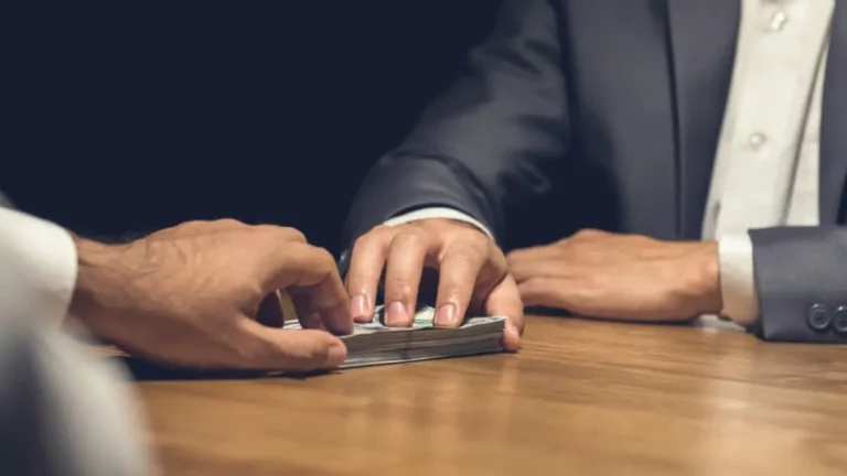 تقرير أمريكي مخيف.. الفساد والوظائف والنفط يحاصرون مستقبل العراق المالي » وكالة بغداد اليوم الاخبارية