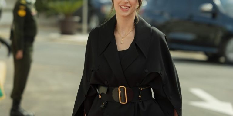 رحلة أناقة متجددة للأميرة رجوة الحسين في 2025… من المناسبات الرسمية إلى الأجواء العائلية رحلة أناقة متجددة للأميرة رجوة الحسين في 2025… من المناسبات الرسمية إلى الأجواء العائلية