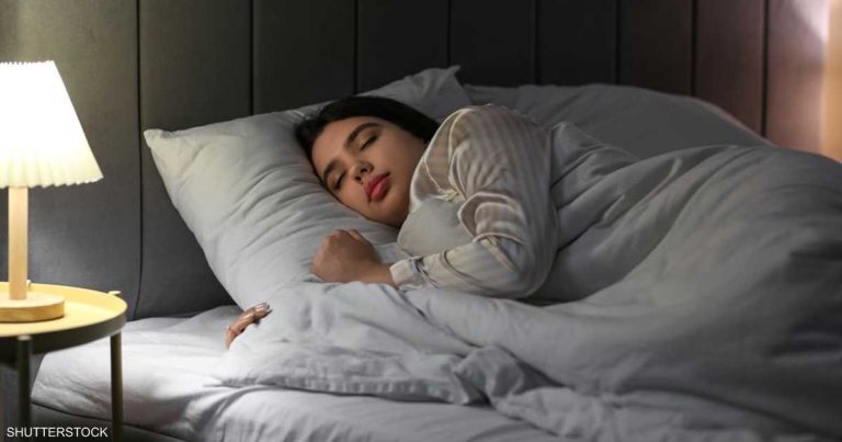 طبيب يكشف تأثير برودة الشتاء على نوم