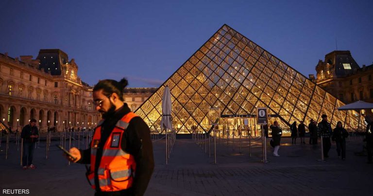 فرنسا.. كشف ثغرات أمن “اللوفر” وسر الـ”30 ثانية” فرنسا.. كشف ثغرات أمن "اللوفر" وسر الـ"30 ثانية"