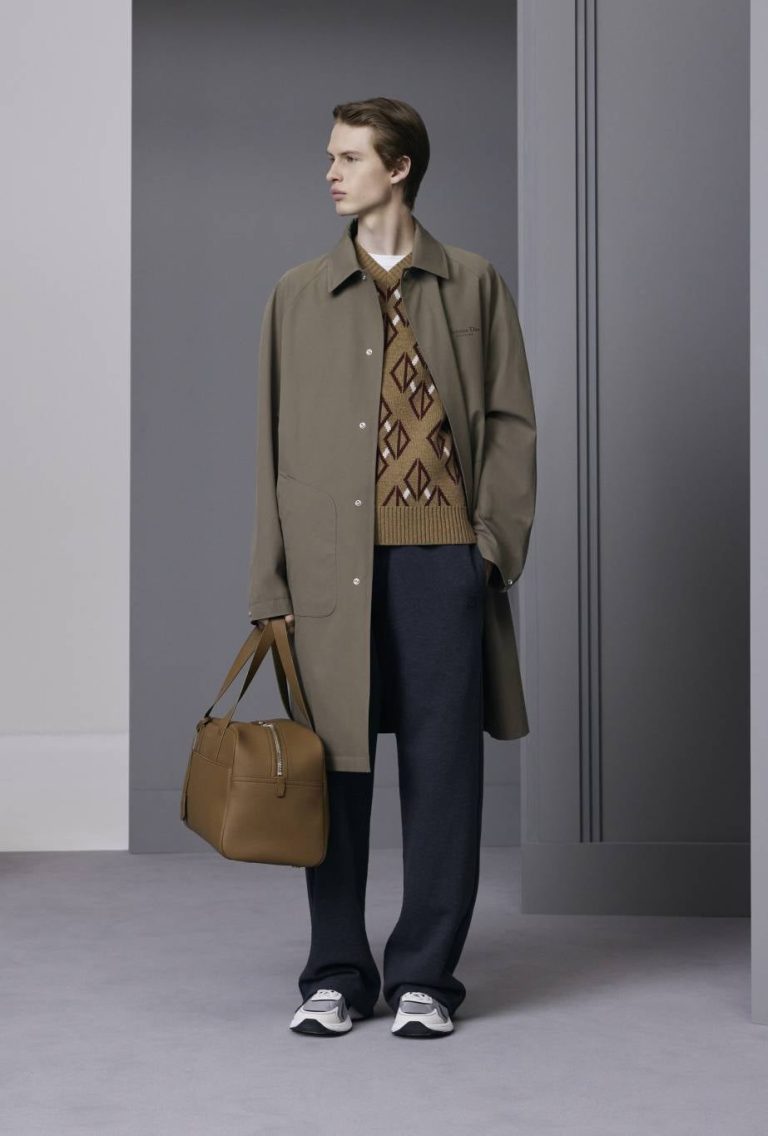 له
                        تصاميم حِرفية مبتكَرة من Dior Men
                        
                            23 كانون الأول 2025