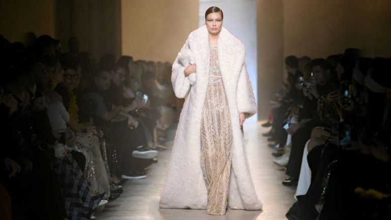 أزياء
                        Coat Leads Look توازن أنيق
                        
                            25 كانون الثاني 2026