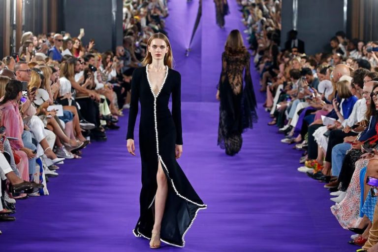 أزياء
                        موضة الشتاء 2026: المخمل يعود ليتصدّر منصات الأزياء العالمية
                        
                            27 كانون الثاني 2026