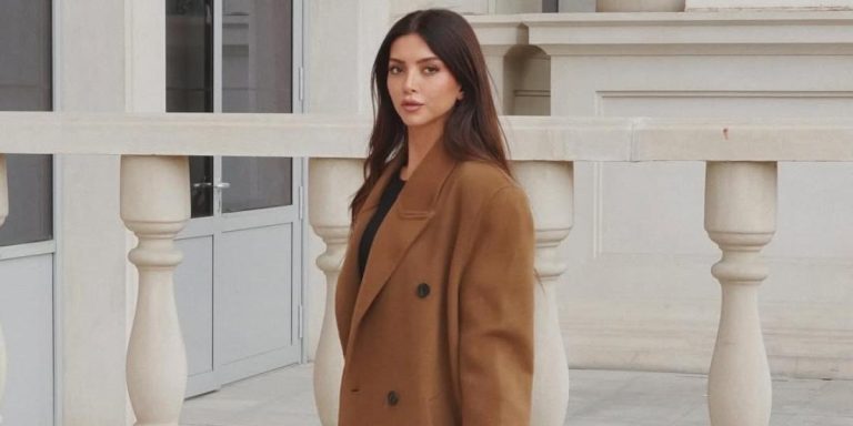 أناقة الشتاء على طريقة عاشقات الموضة.. تنسيقات تلهم اختياراتك اليومية بالمعاطف الدافئة أناقة الشتاء على طريقة عاشقات الموضة.. تنسيقات تلهم اختياراتك اليومية بالمعاطف الدافئة
