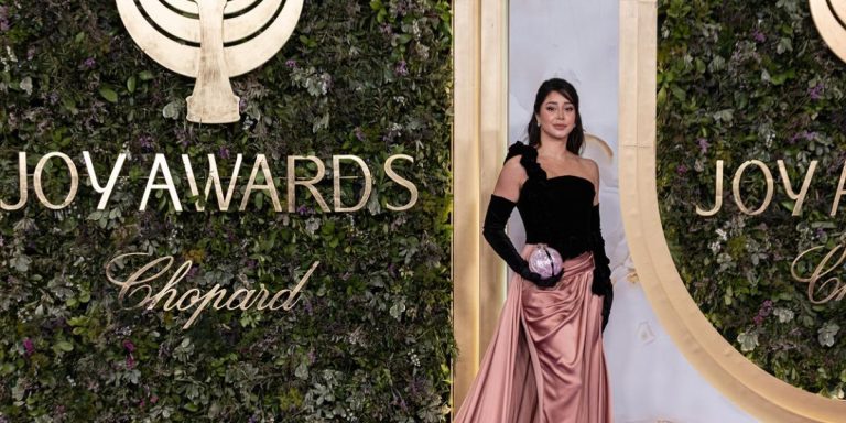 أناقة تليق بنجمات المملكة.. إطلالات راقية للفنانات السعوديات في حفل Joy Awards 2026