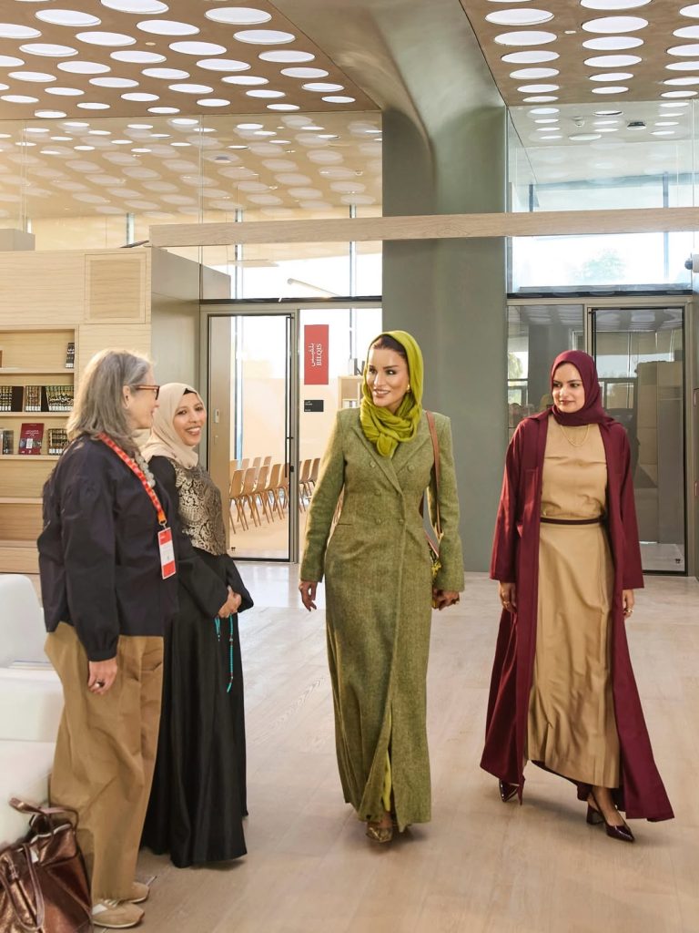 إطلالات المشاهير
                        الشيخة موزا بنت ناصر تتألق بمعطف شتوي أنيق 
                        
                            31 كانون الثاني 2026