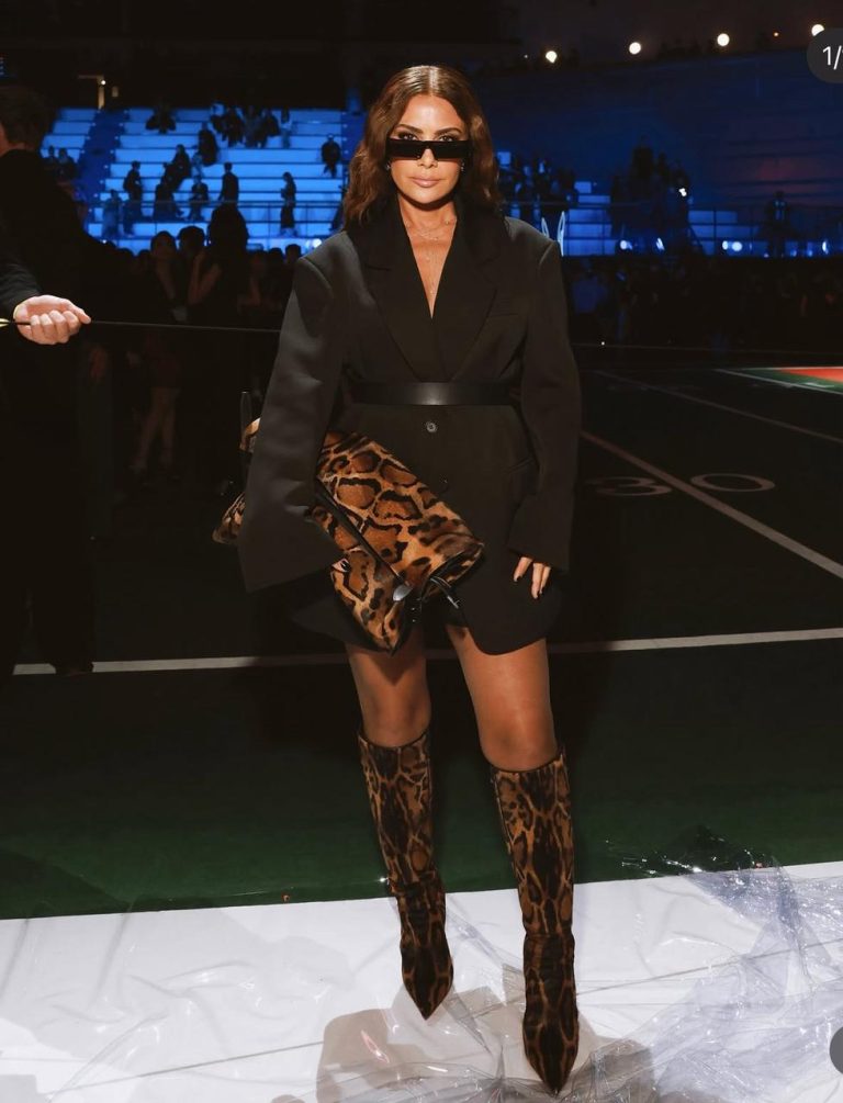 إطلالات النجوم
                        أناقة جريئة بلمسة عصرية: لماذا تعشق النجمات الفستان البليزر القصير؟
                        
                            16 كانون الثاني 2026