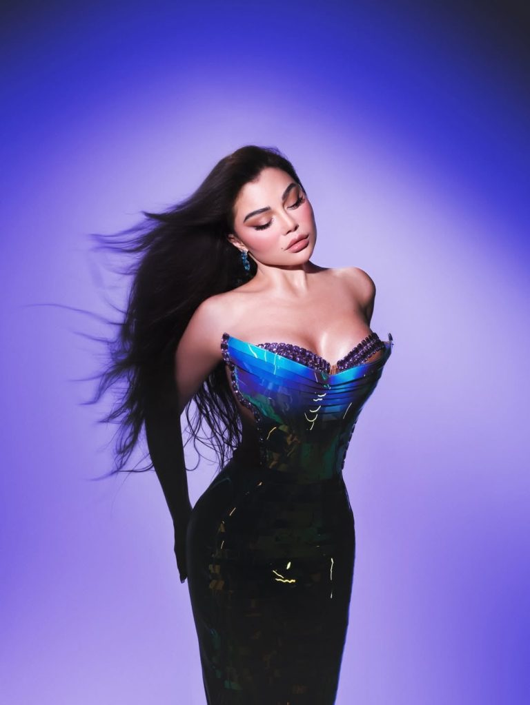 إطلالات النجوم
                        هيفاء وهبي تتحدّى الكلاسيكية بإطلالة منحوتة بتدرّجات لونية جريئة
                        
                            08 كانون الثاني 2026