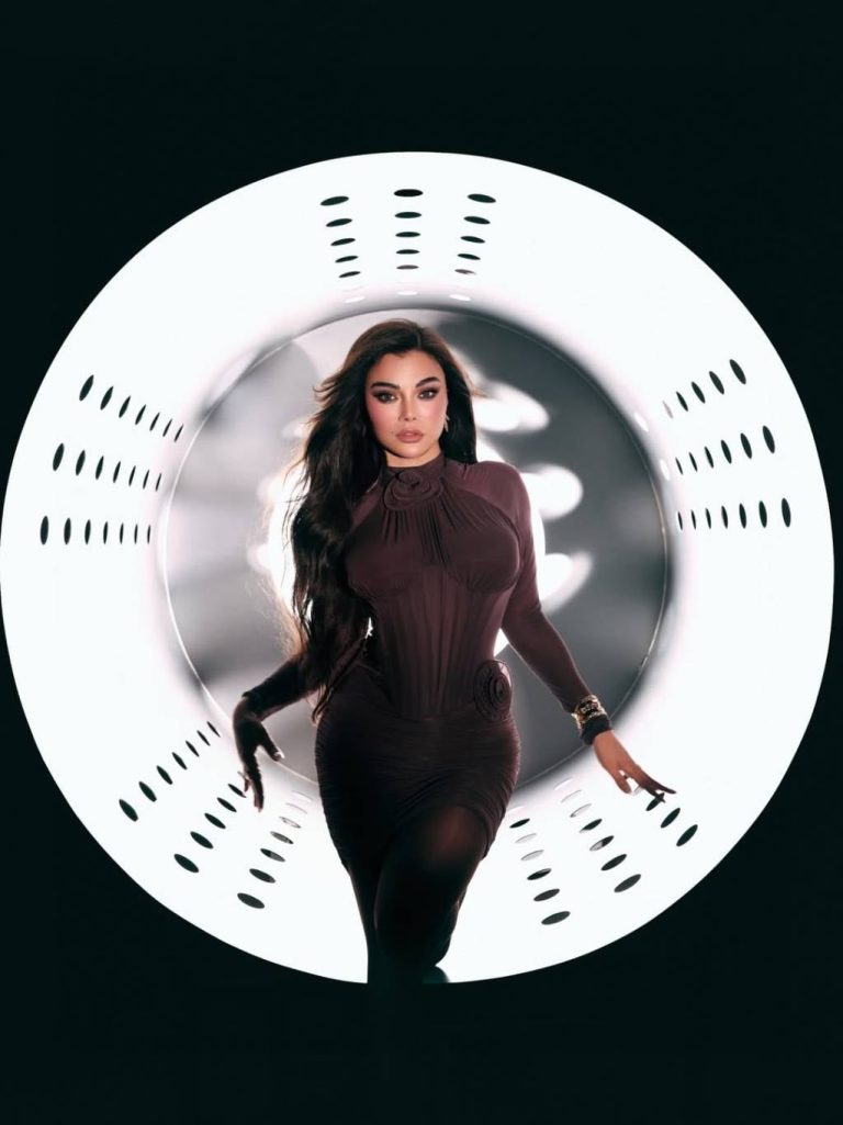 إطلالات النجوم
هيفاء وهبي تجمع الأنوثة والجرأة في فستان قصير لافت
31 كانون الأول 2025 إطلالات النجوم
هيفاء وهبي تجمع الأنوثة والجرأة في فستان قصير لافت
31 كانون الأول 2025