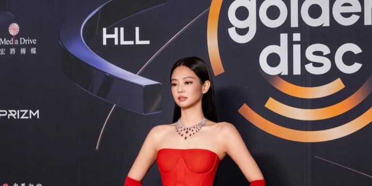 إطلالات عصرية ترسم أناقتك المسائية من وحي جيني نجمة بلاك بينك احتفالًا بعيد ميلادها الـ30