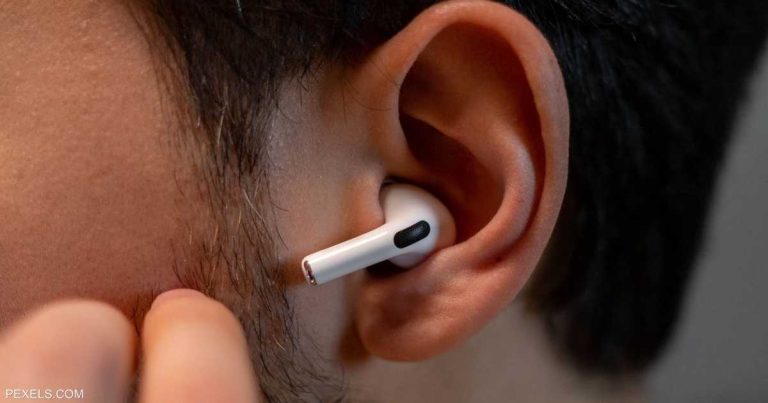 الاستخدام اليومي لسماعات الأذن.. أخطر مما تتصور