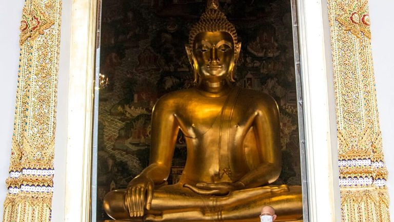 بعد أكثر من قرن على اكتشافها.. الهند تعرض مجوهرات نادرة مرتبطة بـ “بوذا” في نيودلهي بعد أكثر من قرن على اكتشافها.. الهند تعرض مجوهرات نادرة مرتبطة بـ "بوذا" في نيودلهي