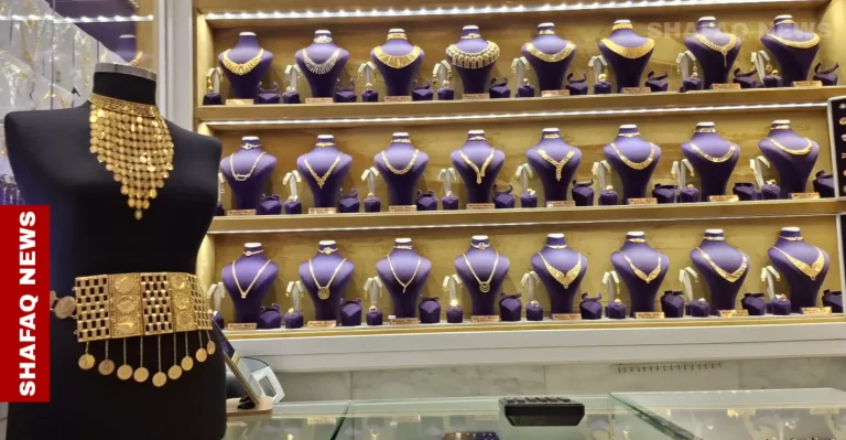 رجحوا مواصلة الصعود.. مختصون: الوضع السياسي وقرارات الحكومة رفعت أسعار الدولار والذهب