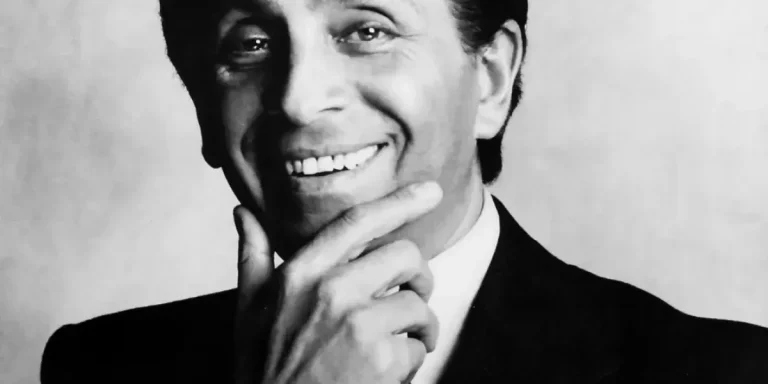 رحيل أسطورة الموضة فالنتينو غارافاني عن 93 عاما.. محطات مضيئة في رحلة حافلة