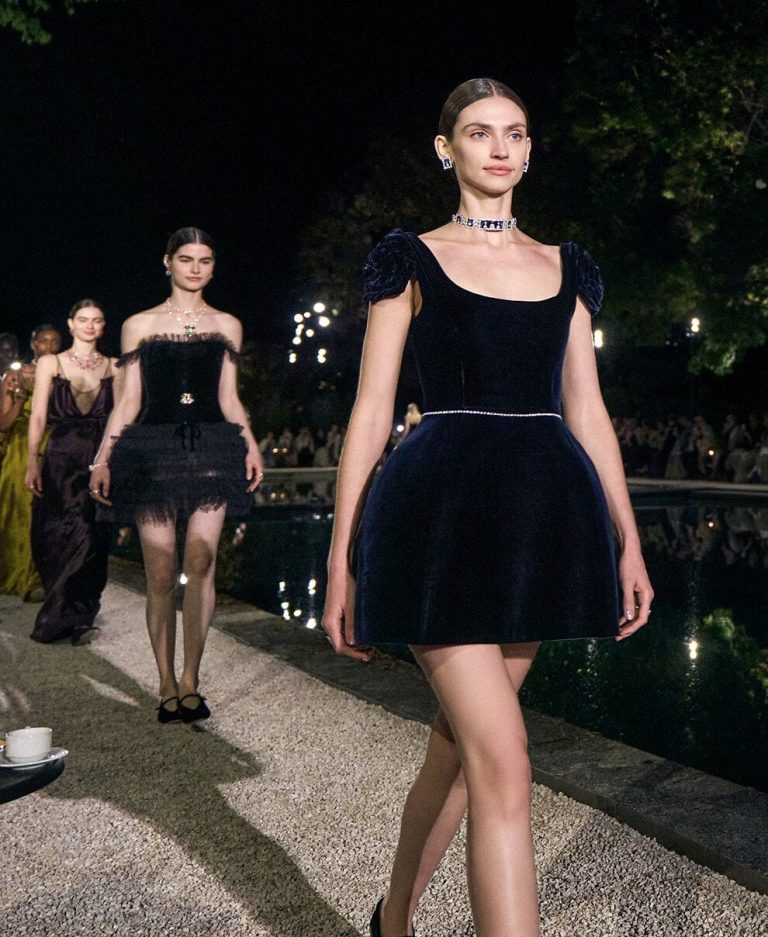 ساعات ومجوهرات
قلادة مبهرة من مجموعة Belle Dior… الفخامة تلتقي بالفن
31 كانون الثاني 2026 ساعات ومجوهرات
قلادة مبهرة من مجموعة Belle Dior... الفخامة تلتقي بالفن
31 كانون الثاني 2026