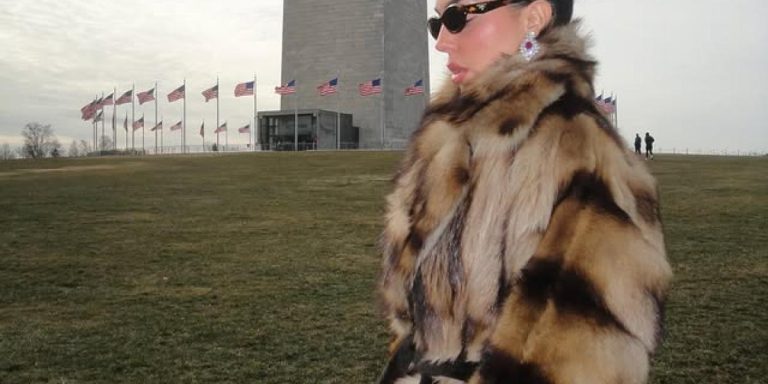 ستايل الرفاهية المتشابه يجمع جورجينا رودريغيز وياسمين صبري من الكاجوال إلى السهرة ..بالصور