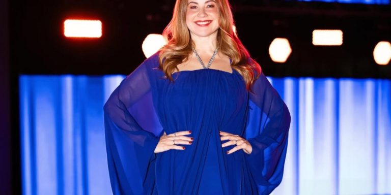 صيحة تليق بالسهرات الشتوية.. إطلالات بقصة الكاب الفاخرة من خزانة ريا أبي راشد