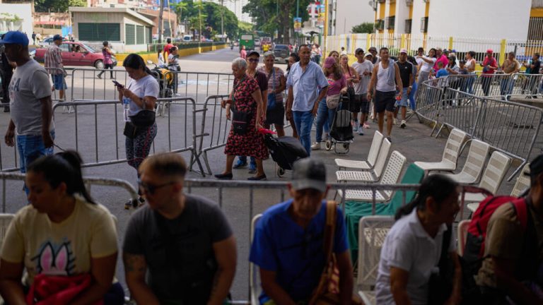 فنزويلا: مخاوف من ندرة المواد الأساسية وسط استمرار الأزمة مع الولايات المتحدة