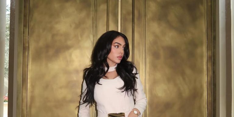 لرائدات الأعمال.. إطلالات تناسب الأوقات الرسمية من خزانة جورجينا رودريغيز تزامنًا مع عيد ميلادها لرائدات الأعمال.. إطلالات تناسب الأوقات الرسمية من خزانة جورجينا رودريغيز تزامنًا مع عيد ميلادها