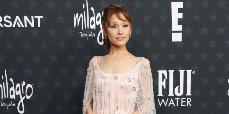 مواجهة بين الأناقة الصاخبة والرقي الكلاسيكي في إطلالات النجمات بحفل Critics Choice 2026.. اخترنا لكم الأجمل