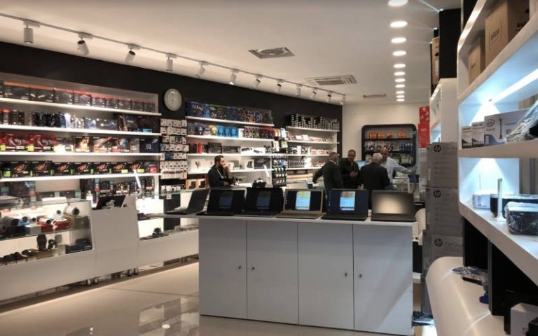 هل تمتلك موبايل أو لابتوب؟ استعد.. موجة الغلاء العالمي في طريقها الى أسواق العراق هل تمتلك موبايل أو لابتوب؟ استعد.. موجة الغلاء العالمي في طريقها الى أسواق العراق