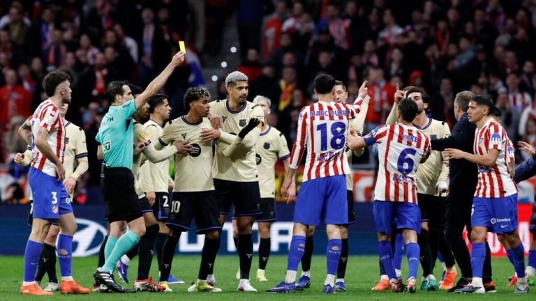 أتلتيكو مدريد يكتسح برشلونة برباعية ويضع قدما في نهائي كأس إسبانيا أتلتيكو مدريد يكتسح برشلونة برباعية ويضع قدما في نهائي كأس إسبانيا