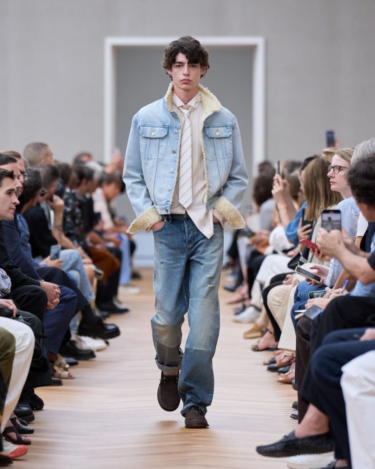 أكسسوارات
                        الراحة والأناقة مع أحذية Dior Archie للرجال لصيف 2026
                        
                            24 شباط 2026