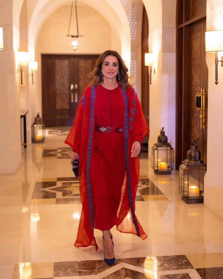 إطلالات المشاهير
                        إطلالات الملكة رانيا باللون الأحمر… أناقة وقوة متوازنة
                        
                            04 شباط 2026