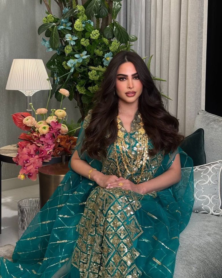 إطلالات المشاهير
تألّقي في رمضان بعباءات وقفاطين مستوحاة من المؤثرات العربيات
16 شباط 2026 إطلالات المشاهير
تألّقي في رمضان بعباءات وقفاطين مستوحاة من المؤثرات العربيات
16 شباط 2026