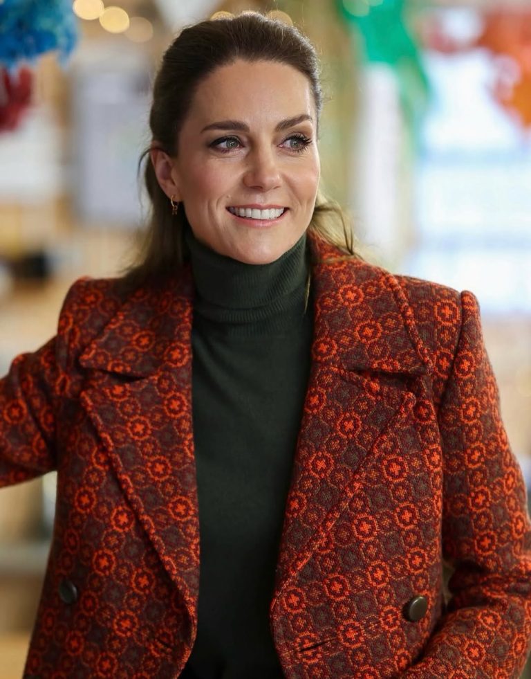 إطلالات المشاهير
                        كيت ميدلتون تتألق بمعطف ملون يعكس أناقتها الشتوية
                        
                            04 شباط 2026