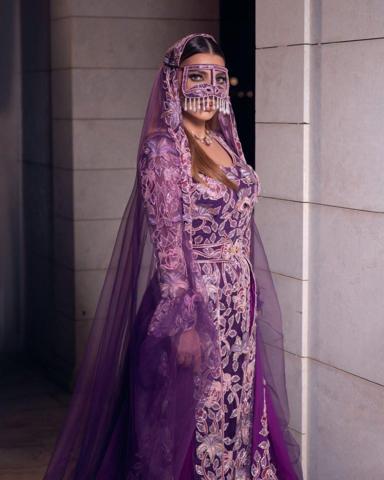 إطلالات النجوم
                        إطلالة أصالة نصري بالبرقع في خورفكان تفتح باب تقليد هيفاء وهبي
                        
                            08 شباط 2026