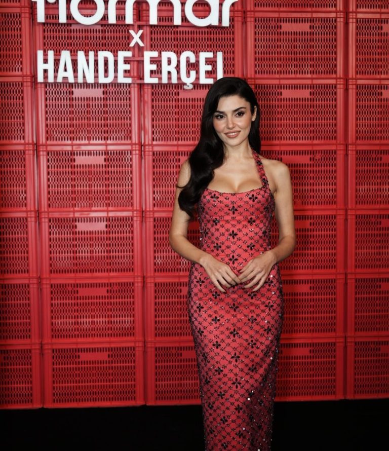 إطلالات النجوم
                        إطلالة أنثوية لافتة… هاندا أرتشيل تتألق باللون الزهري
                        
                            04 شباط 2026